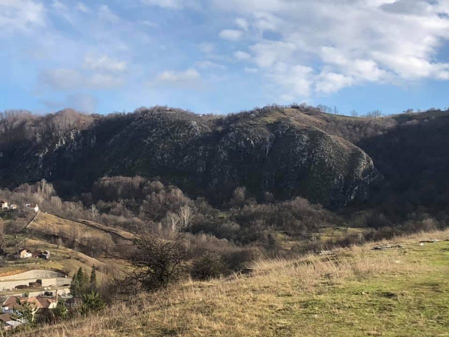 Steiul Ponorii și dealurile din jur iarna